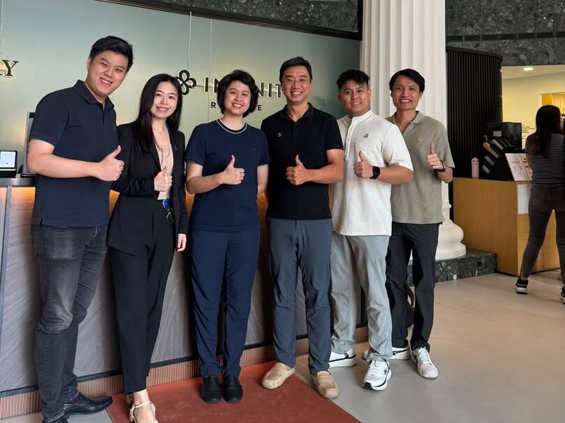 NixFrontier team with the INFINITY8 team at INFINITY8 Reserve Georgetown